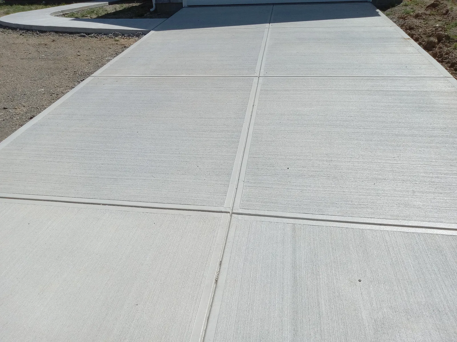 Concrete slabs with control joints