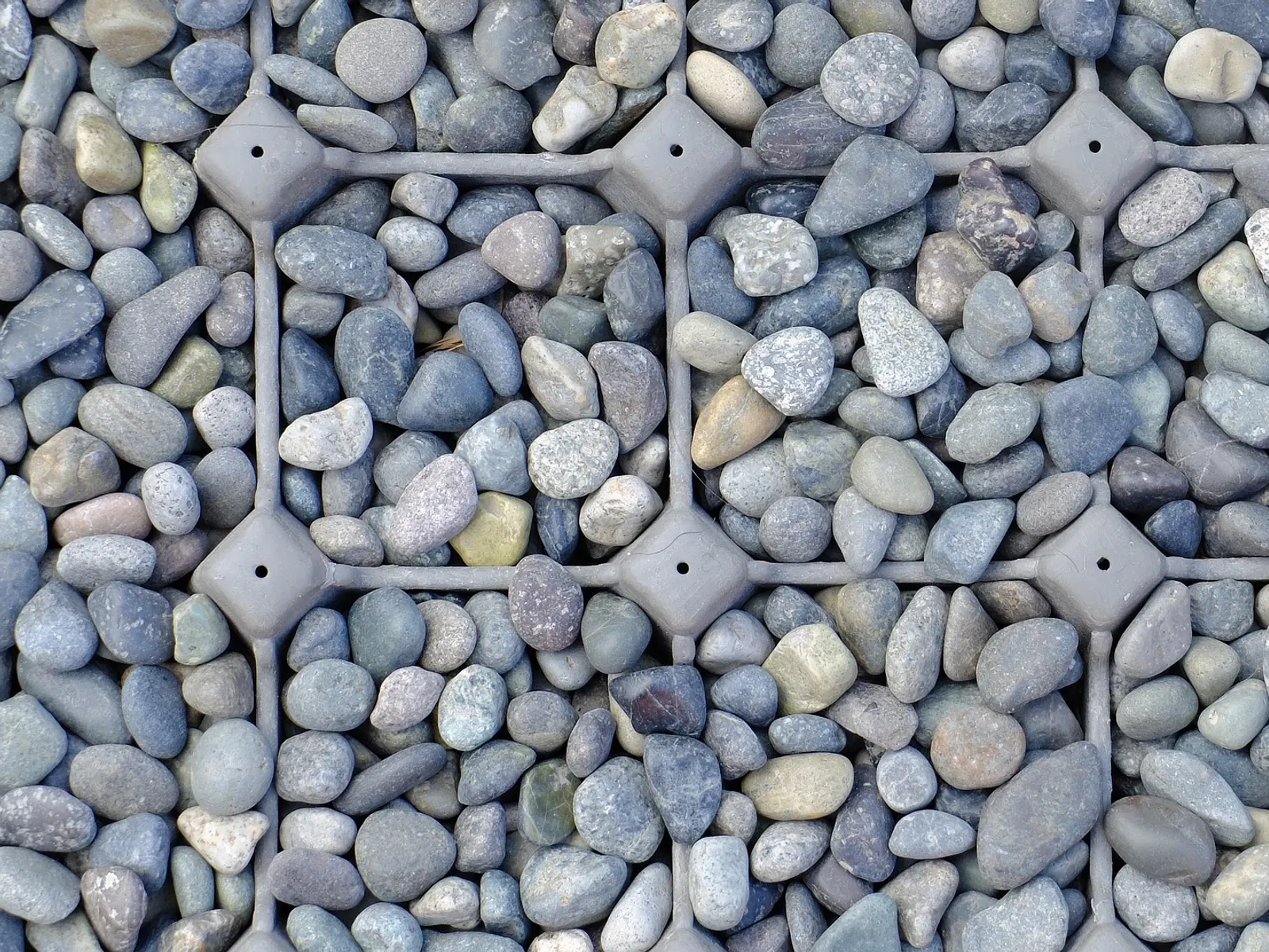Pebbles held in a gravel stabilizer grid